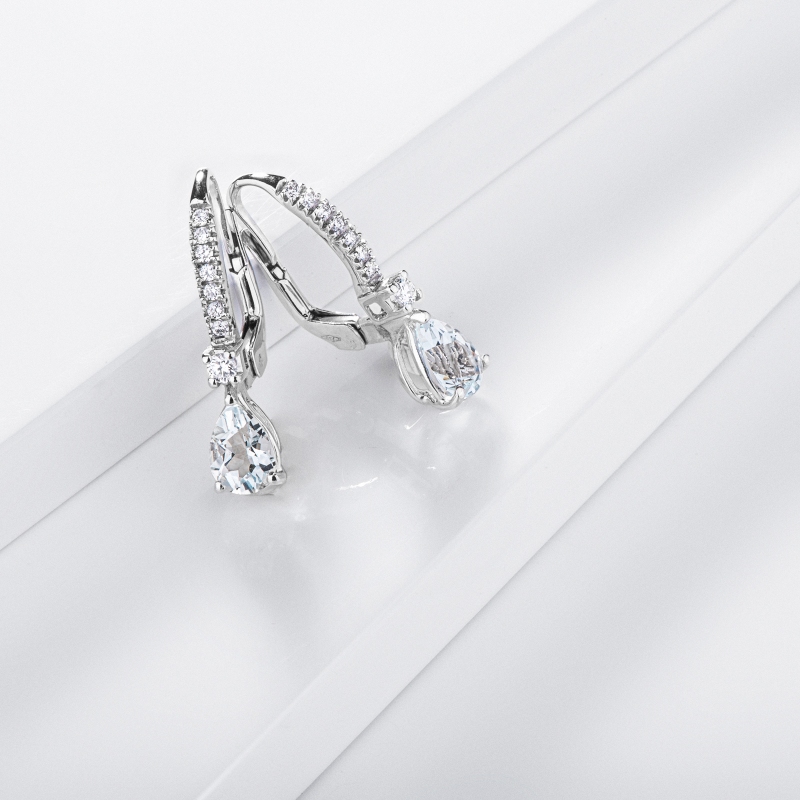 18k white gold earrings with diamond and aquamarine