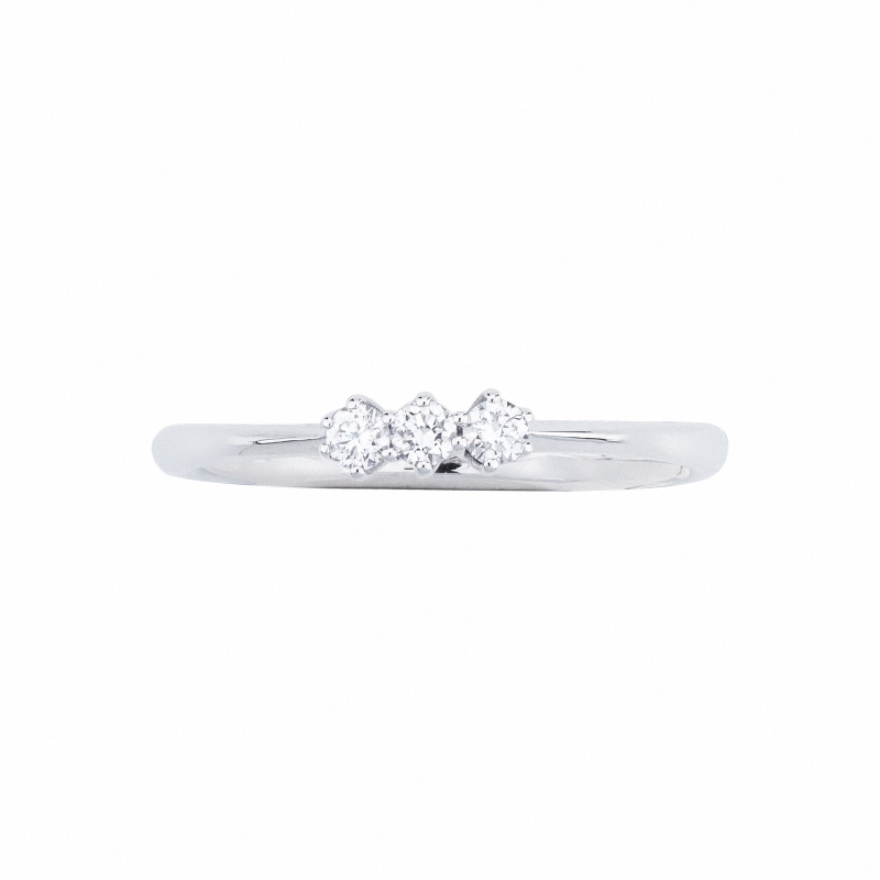 18k white gold trilogy ring with diamonds
