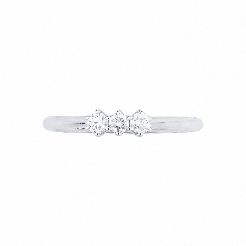 White gold 750 trilogy ring with 3 diamonds White gold 750 trilogy ring with 3 diamonds