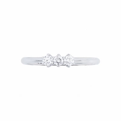 White gold 750 trilogy ring with 3 diamonds