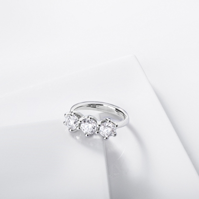 Trilogy Diamond Ring in white gold 18k 