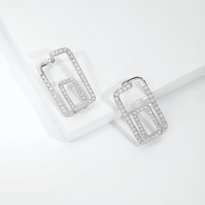 Geometric earrings in 18k white gold with diamonds