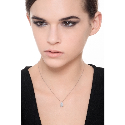 Necklace with aquamarine and diamonds pendant