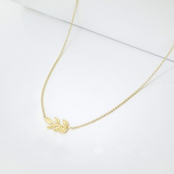 Necklace in yellow gold 18k with leaf 2