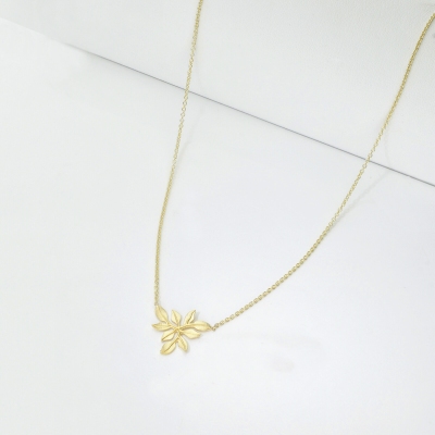 Necklace leaf yellow gold 18k