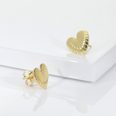 750 yellow gold heart earrings
