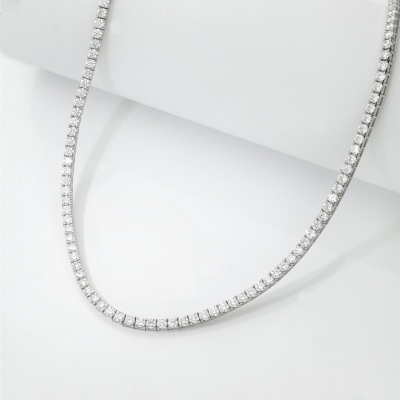 Tennis necklace in 18k white gold with diamonds 