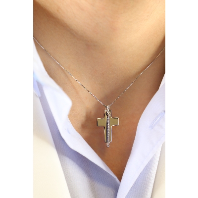 Cross pendant in 18k white gold with a row of diamonds