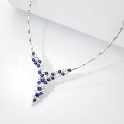 18k White gold necklace with blue sapphires and diamonds 