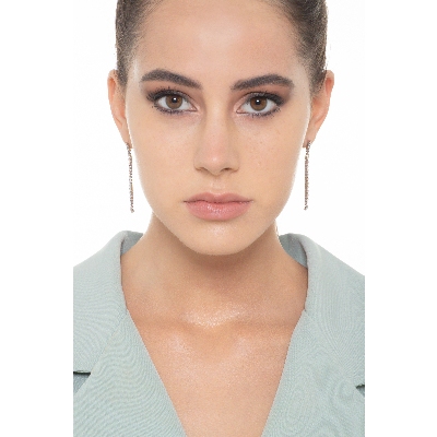 18k white gold bar stud earrings with round cut diamonds