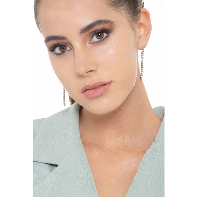 Diamond bar stud earrings in 18k white gold 