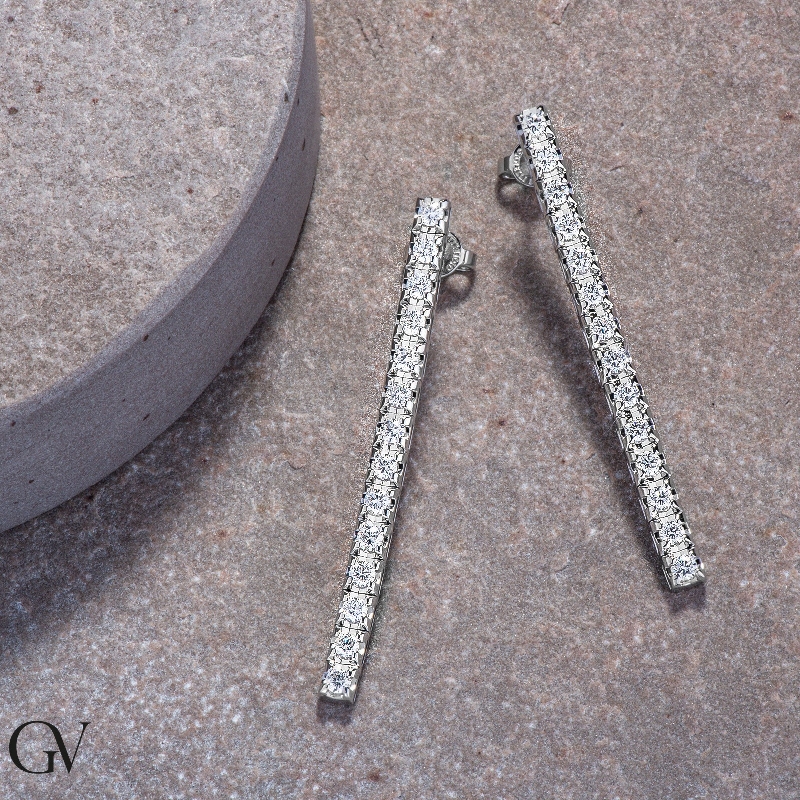 Bar stud earrings in 18k white gold with round cut diamonds Bar stud earrings in 18k white gold with round cut diamonds