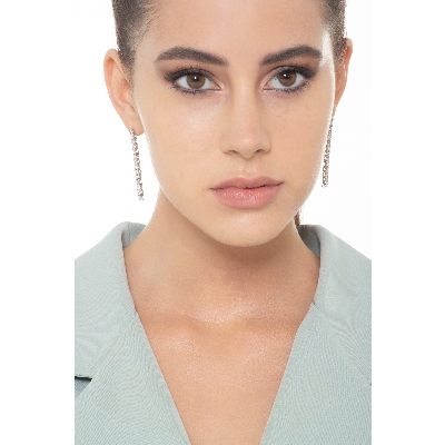 Bar stud earrings in 18k white gold with round cut diamonds