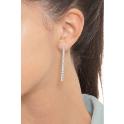 Bar stud earrings in 18k white gold with round cut diamonds 2