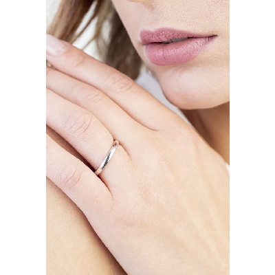 Wedding ring in 18k white gold