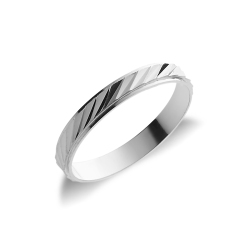 Wedding ring in white gold 18k diamond cut