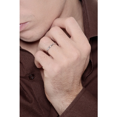 18k white gold thin wedding band