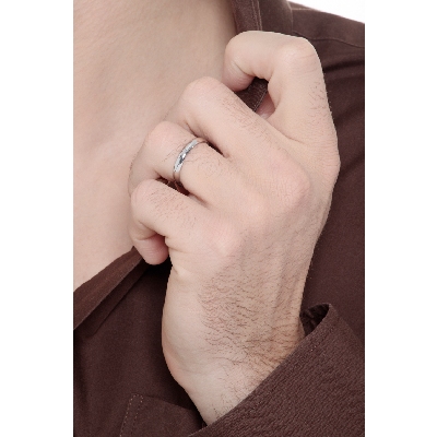 Wedding ring in 18k white gold