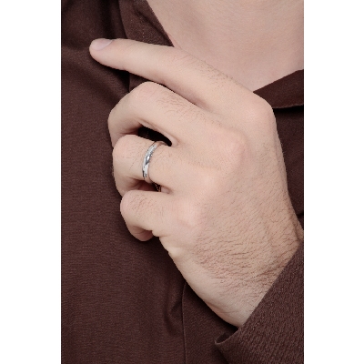 Classical 18k white gold wedding ring