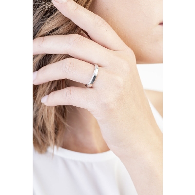 Unoaerre Hydra wedding band in white gold 18k with diamond 