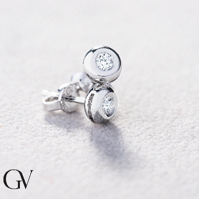 18k white gold diamond stud earrings 0,16 ct 