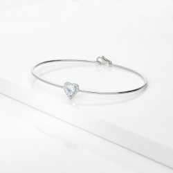 Thin bangle bracelet with diamonds and heart-shaped aquamarine in 18kt white gold 2