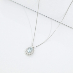 Diamond halo pendant necklace with aquamarine in 18kt white gold 2
