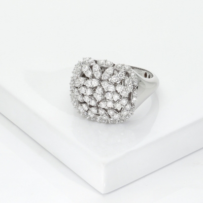 White diamond pavé ring in 18kt white gold