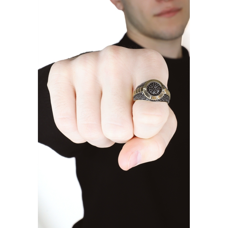 750 yellow gold black zircons ring 750 yellow gold black zircons ring