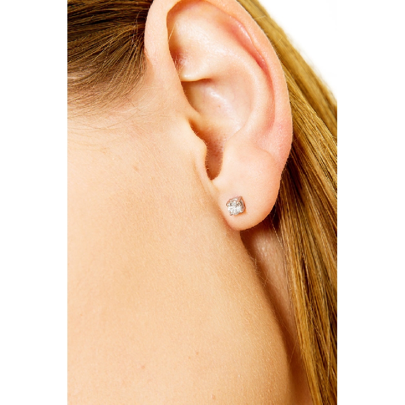 White gold 18k diamond studs ct 0,30  White gold 18k diamond studs ct 0,30