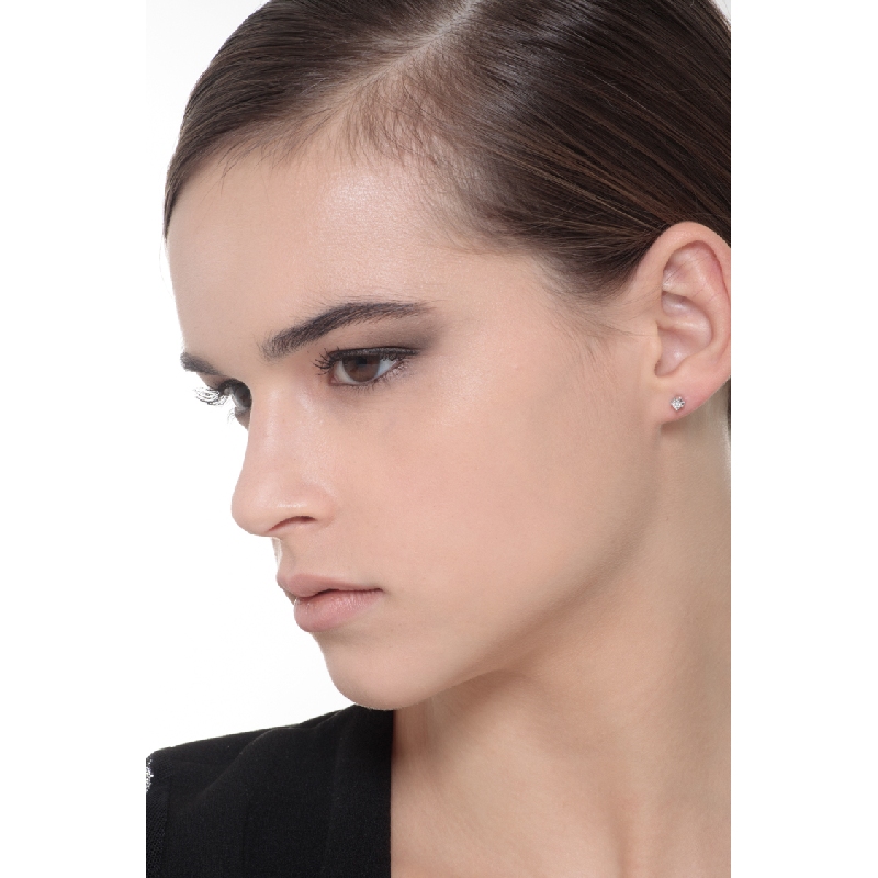 White gold 18k bezel stud earrings with diamond White gold 18k bezel stud earrings with diamond