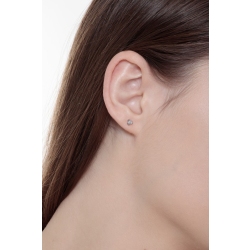 3 prongs diamond stud earrings in white gold 18k  2