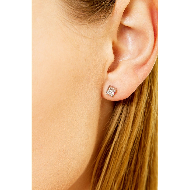 Diamond stud earrings 4 prongs in white gold 18k Diamond stud earrings 4 prongs in white gold 18k