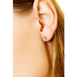 4 prongs white gold 18k diamond stud earrings  2
