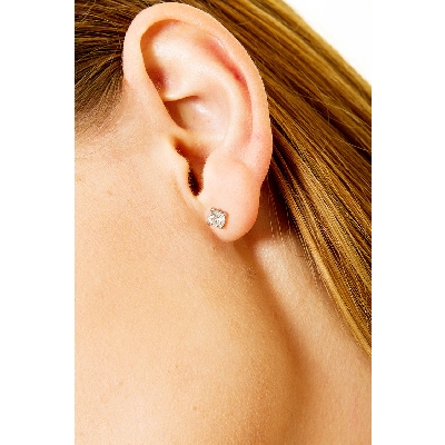 White gold 4 prongs diamond stud earrings 