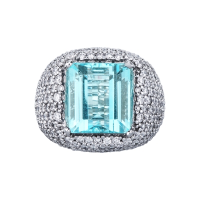 18k white gold ring with aquamarine and diamond pavé