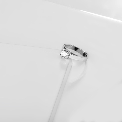 18k white gold solitaire ring with IGI diamond, 1.00 ct