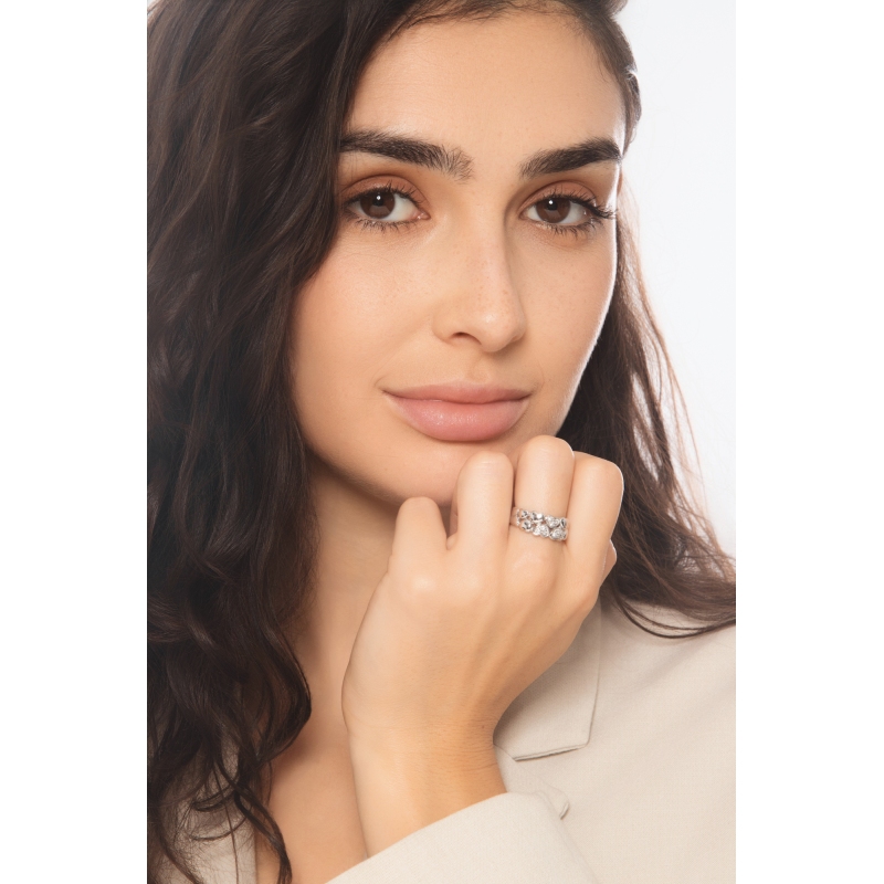 Band ring with diamond hearts in white gold 18k