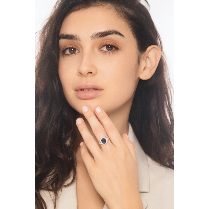 Blue sapphire and diamonds signet ring