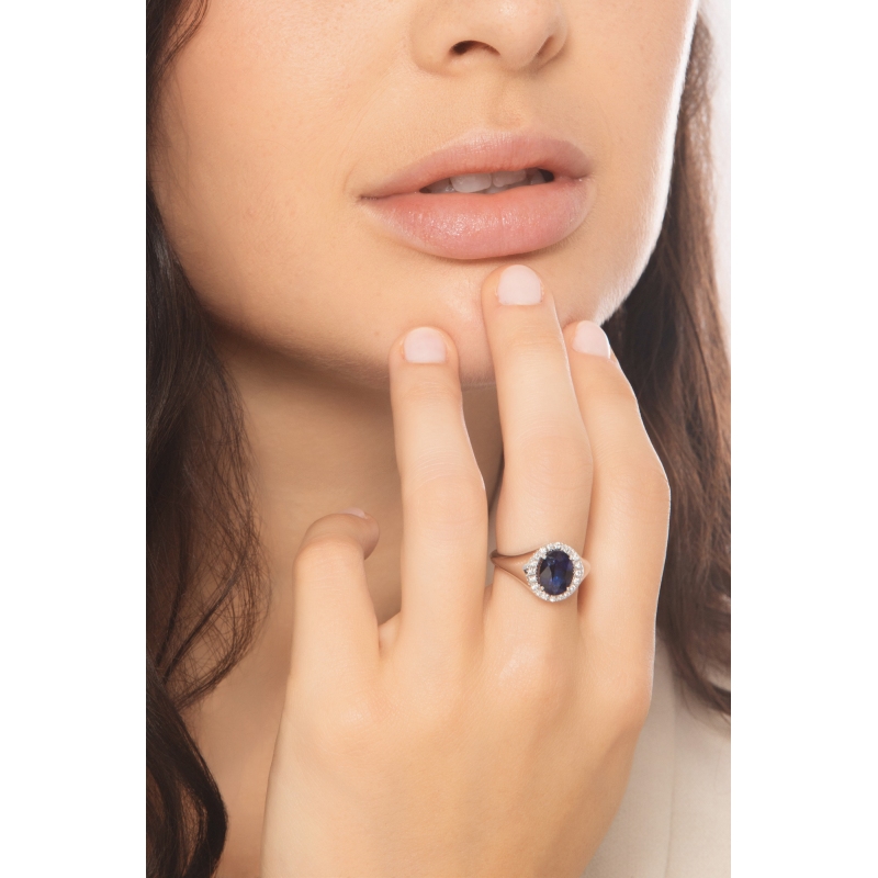 Blue sapphire and diamonds signet ring
