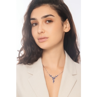 18k White gold necklace with blue sapphires and diamonds 