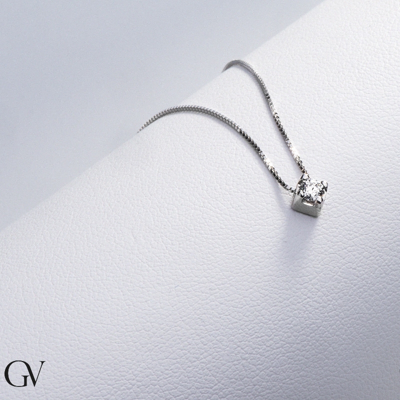 Solitaire necklace with 0.10 ct diamond 18kt gold Solitaire necklace with 0.10 ct diamond 18kt gold