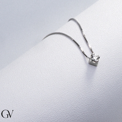 Solitaire necklace with 0.10 ct diamond 18kt gold