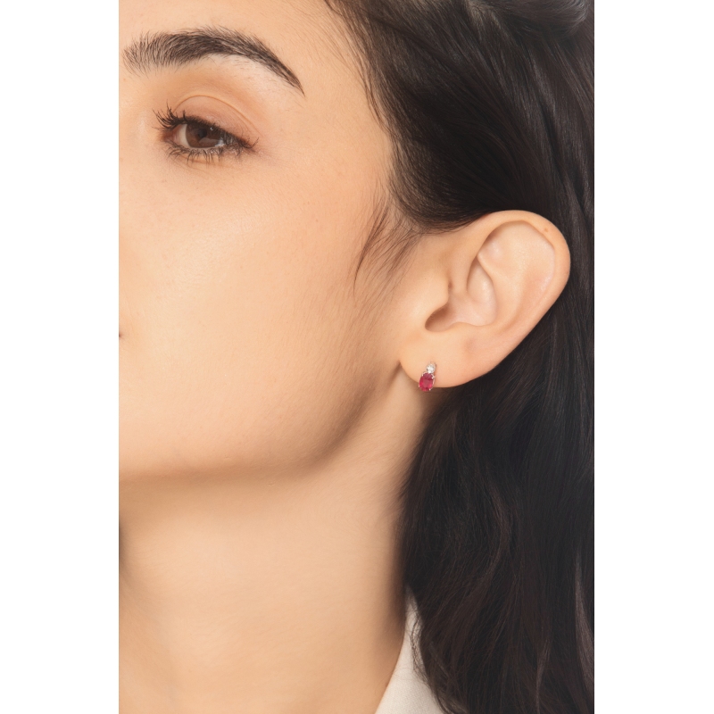 Stud earrings in white gold 750 with oval rubies and diamonds Stud earrings in white gold 750 with oval rubies and diamonds