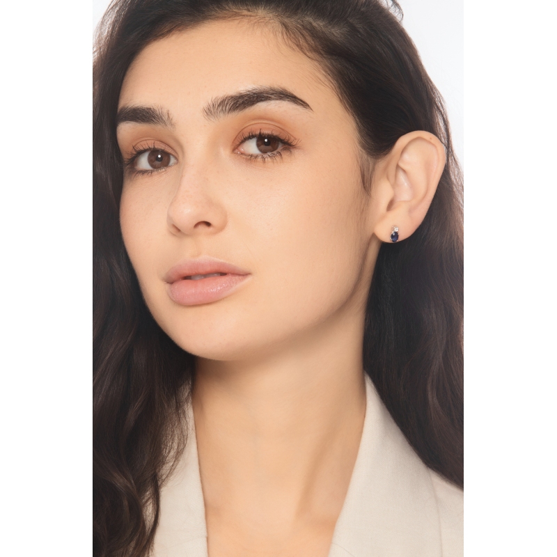 18k white gold stud earrings with blue sapphires and diamonds 