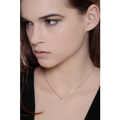 Solitaire necklace with 0.10 ct diamond 18kt gold