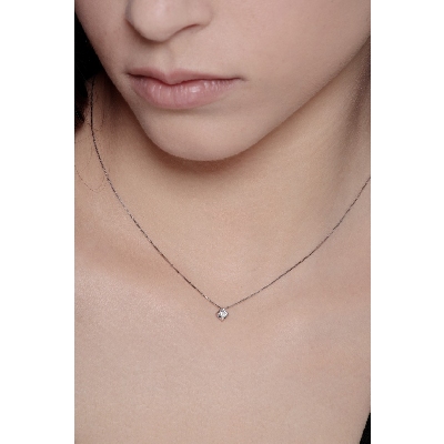 Solitaire necklace with 0.10 ct diamond 18kt gold