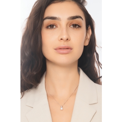 White gold 18k pearl pendant with diamond 