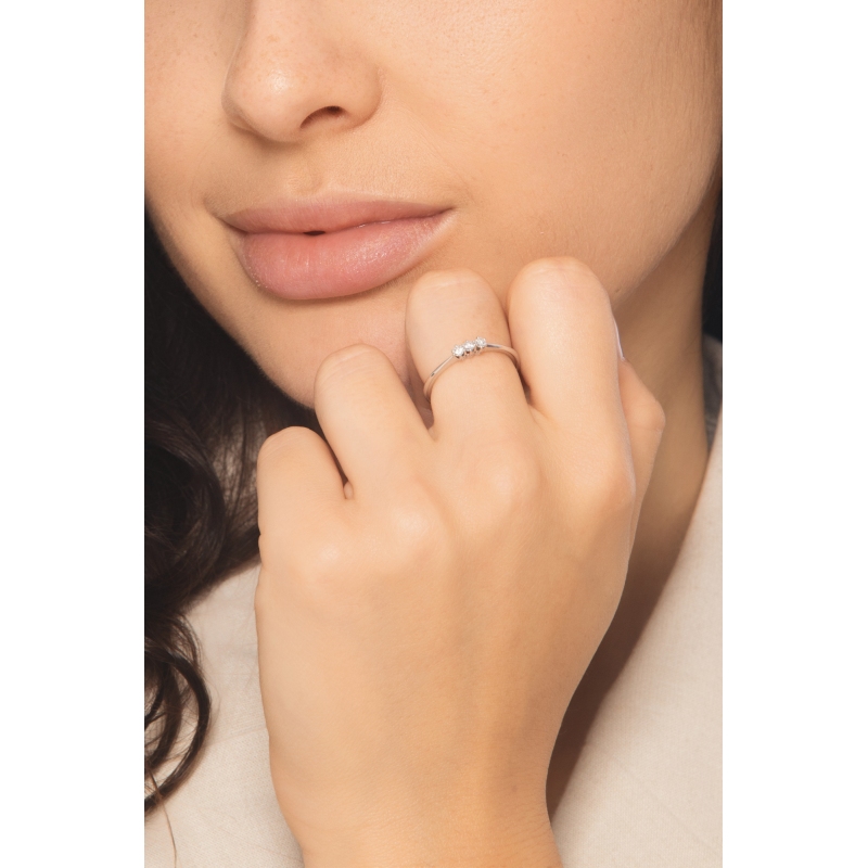 18k white gold trilogy ring with diamonds