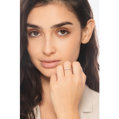 White gold 750 trilogy ring with 3 diamonds